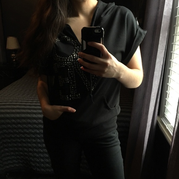 Black “LOVE” Short-Sleeved Hoodie - Picture 7 of 8